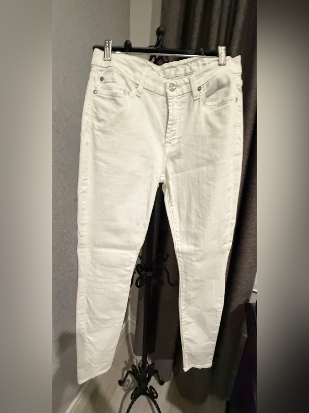 7 for all mankind Women’s White Stretch Skinny Jeans size 28 like new
